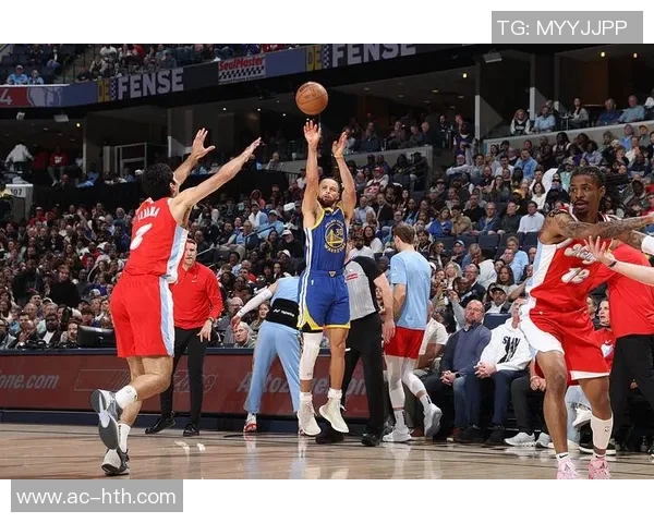 库里上半场表现分析：10投4中贡献12分1板2助1帽三分命中率提升