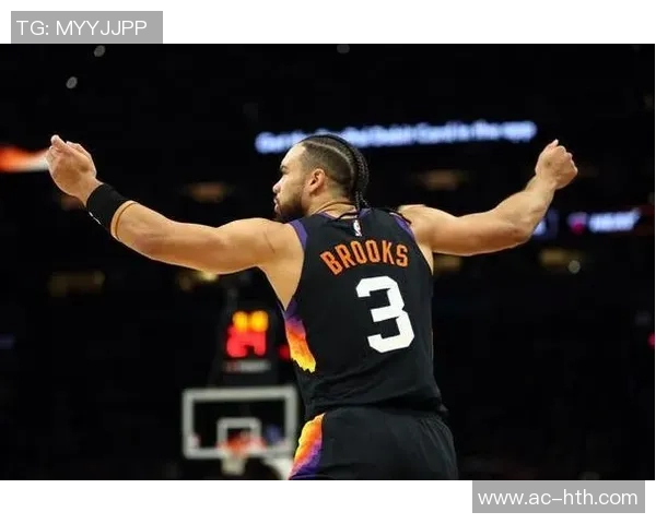 狄龙上半场表现抢眼15投8中砍下18分助球队奋战老东家 狄龙上半场表现抢眼15投8中砍下18分助球队奋战老东家